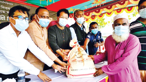 Sheikh Russel Krira Chakra distributes food in Harirampur
